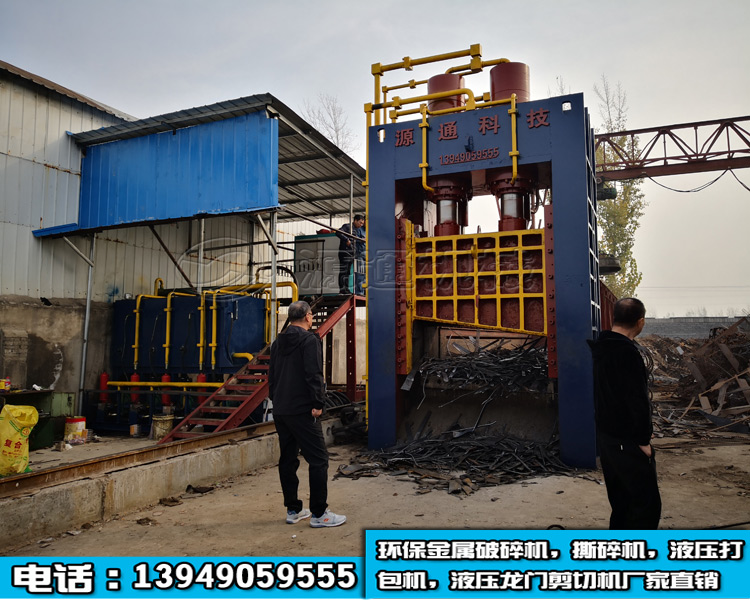 800噸液壓龍門剪切機(jī)生產(chǎn)現(xiàn)場